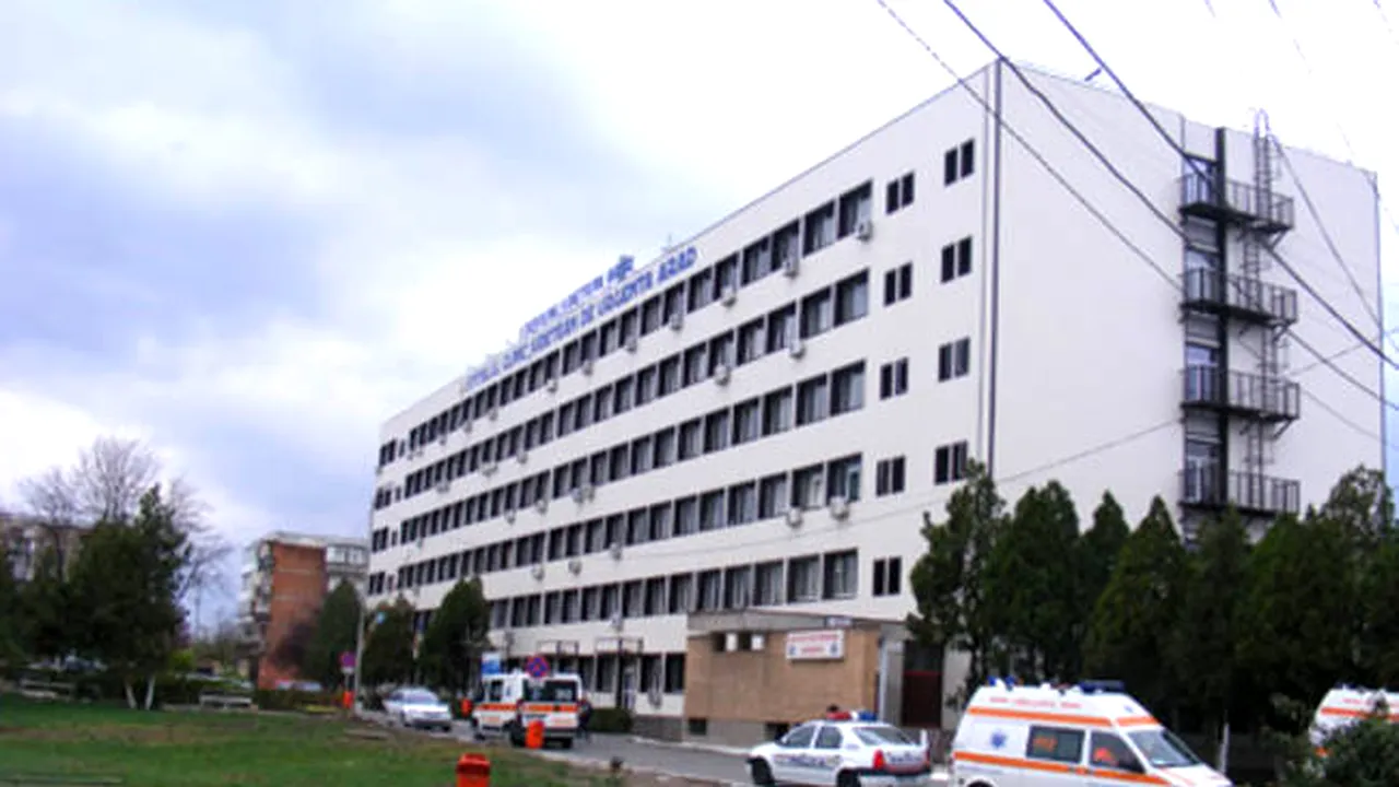 MĂRTURIE. Medicii de la Spitalul din Arad, strigăt de ajutor: „O să ajungem ca la Suceava. Plânge toată secția ATI efectiv. Nu avem nimic, ni se dă o mască subțire pe toată tura”