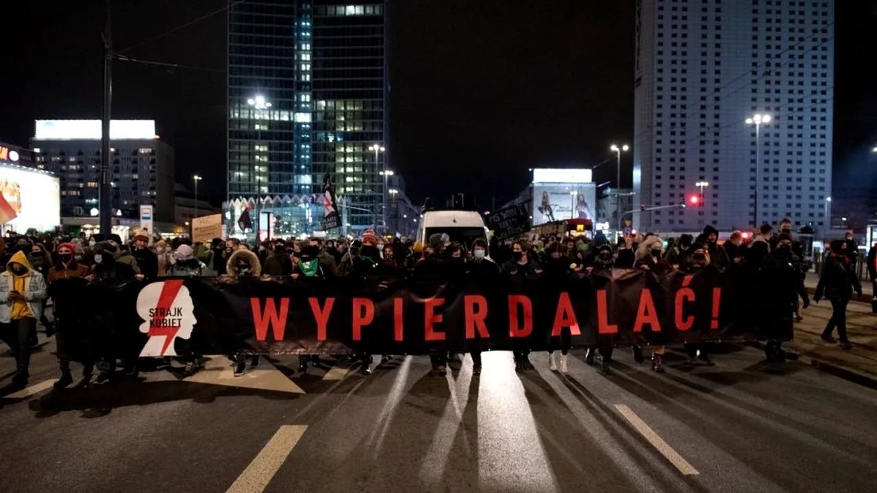 Proteste în Polonia după anunțul privind intrarea în vigoare a interzicerii avorturilor