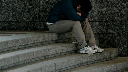 Un profesor a confiscat telefonul mobil al unui elev care „îl consulta