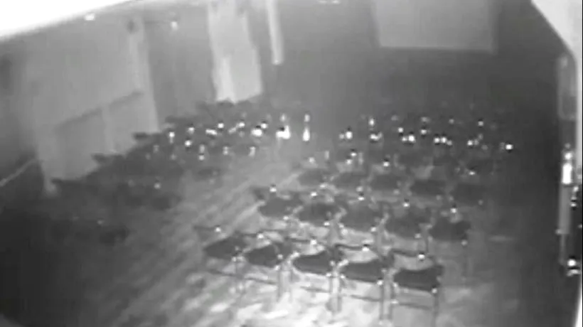 Fenomen bizar surprins de o cameră de supraveghere într-o sală de teatru. VIDEO