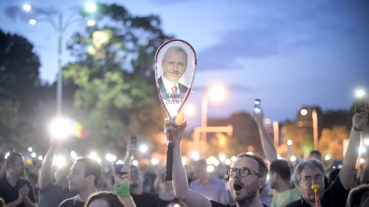 Codurile penale ar putea fi modificate prin OUG. Opoziția cheamă la proteste