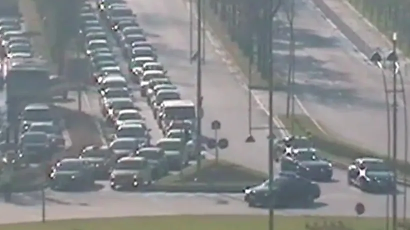 Reacție neașteptată a șoferilor din București la trecerea unei coloane oficiale. Cui deschidea Poliția Rutieră drumul