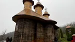S-a încheiat restaurarea unei biserici de lemn veche de 200 de ani, din Moldova. Vezi cum arată acum capodopera arhitecturii populare