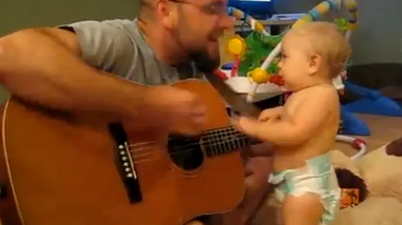 Reacția unui bebeluș când tatăl său începe să cânte „Wanted Dead Or Alive de la Bon Jovi
