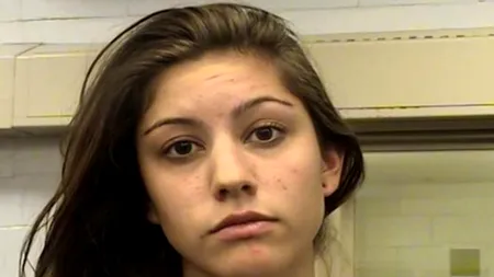 Are 18 ani și pare inocentă. Așa a ținut o țară întreagă cu sufletul la gură: am intrat amândouă în casă și....