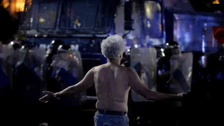 Primii ȚAPI ISPĂȘITORI. Doi bucureșteni, ARESTAȚI pentru violențele de la Mitingul Diasporei