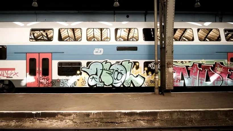 Doi germani vor fi biciuiți, după ce au vandalizat cu graffiti un tren din Singapore. Aceasta nu este singura pedeapsă