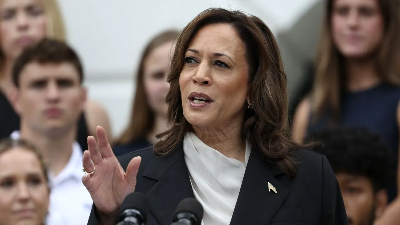 Kamala Harris caută candidat pentru postul de vicepreședintele SUA. Doi guvernatori s-au retras din cursă
