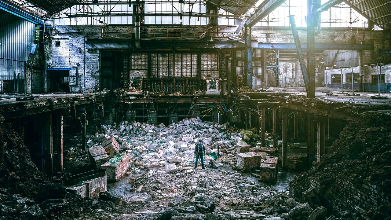 8 ȘTIRI DE LA ORA 8. Cine a „îngropat” industria românească? Secretele marilor privatizări