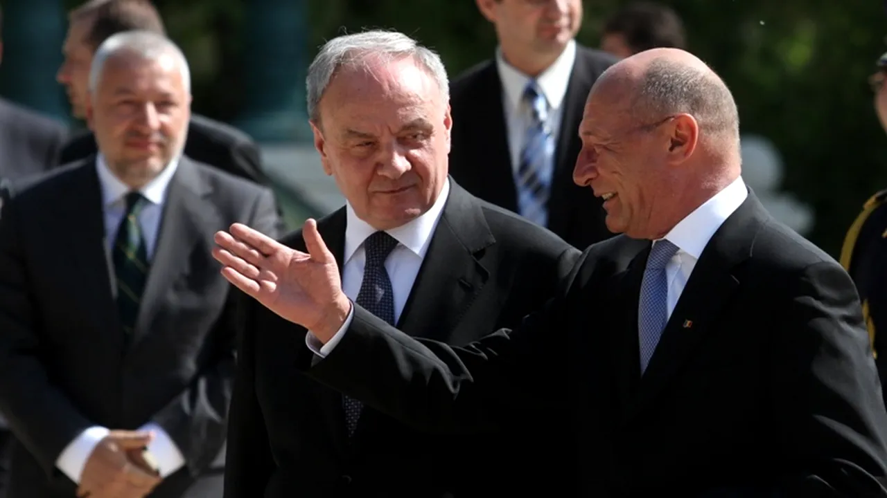 Vizita lui Traian Băsescu la Chișinău, amânată din cauza stării de sănătate a lui Nicolae Timofti