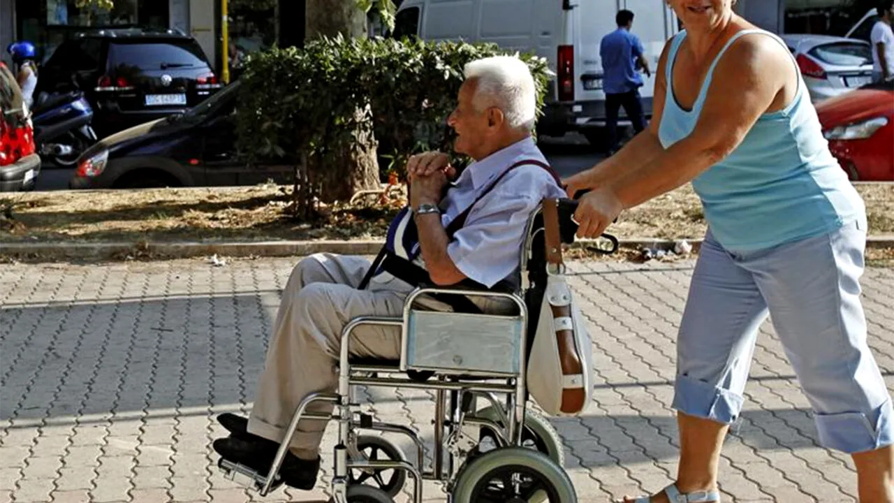 Cum s-a răzbunat o badantă din Italia, după ce a fost concediată de pensionarul pe care îl îngrijea, pe motiv că bea prea mult