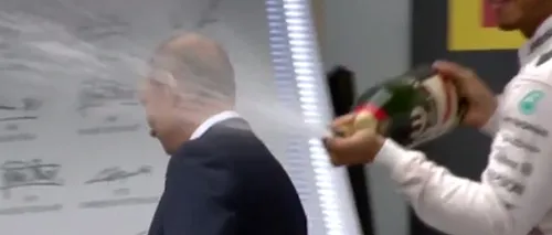 Moment inedit la Soci Grand Prix. Lewis Hamilton l-a stropit cu șampanie pe Vladimir Putin