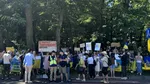 PROTEST în fața Ambasadei SUA de la Kiev. Manifestanții se opun unui acord fără participarea Ucrainei