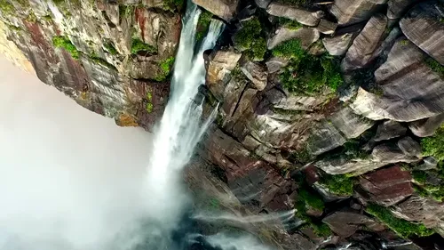 Video impresionant. Cum arată cea mai înaltă cascadă din lume