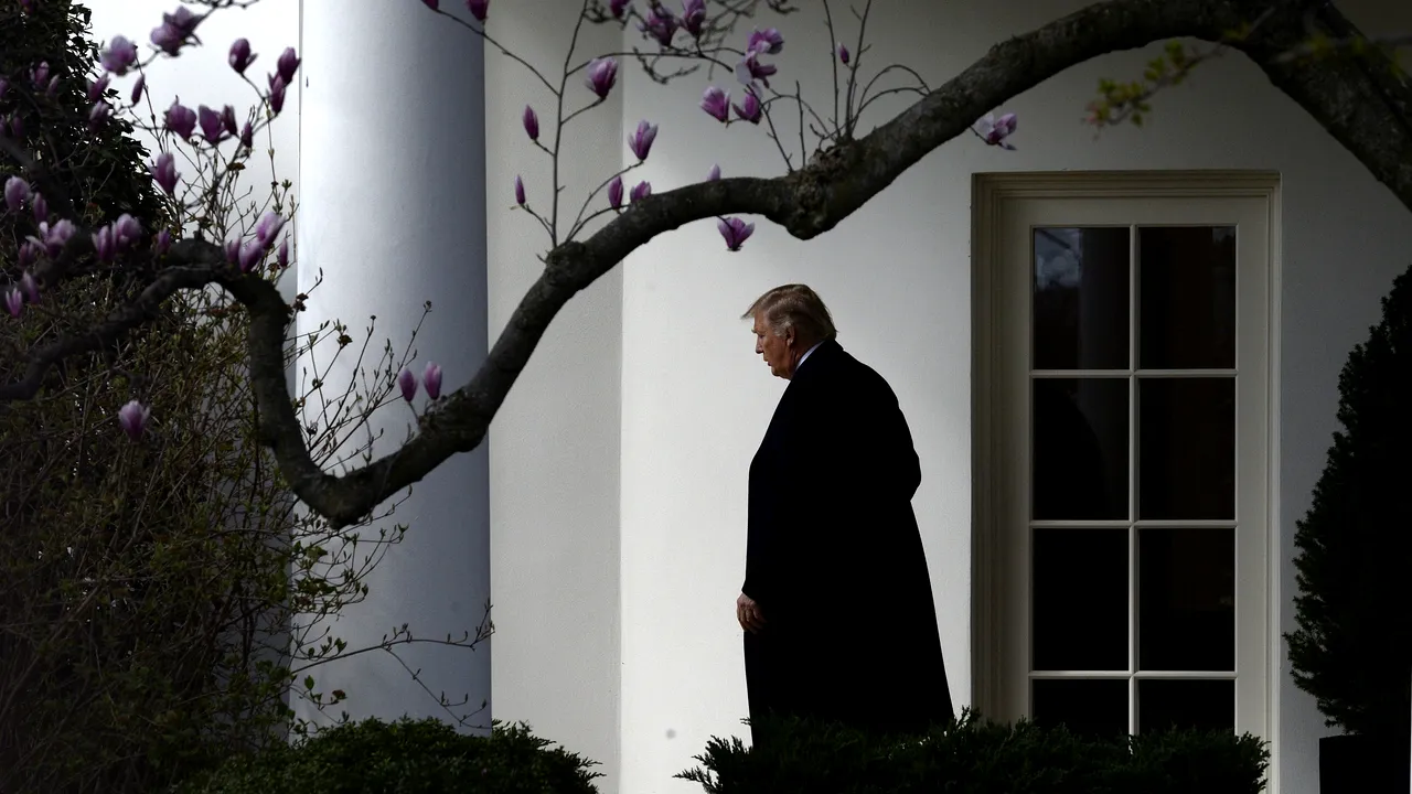 ALERTĂ la Casa Albă, după ce un bărbat s-a sinucis în imediata apropiere a instituției prezidențiale