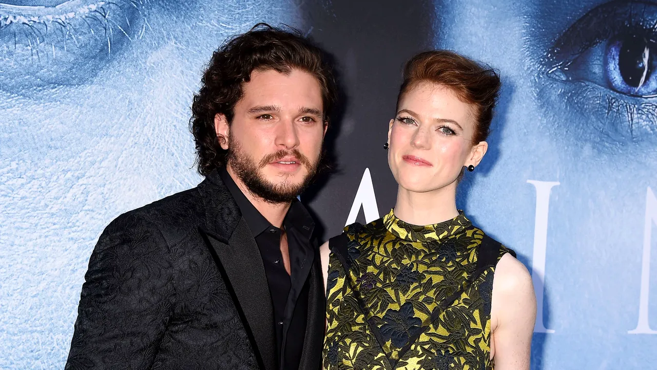 Cum a cerut-o Kit Harrington în căsătorie pe prietena lui: I-am cerut scuze imediat