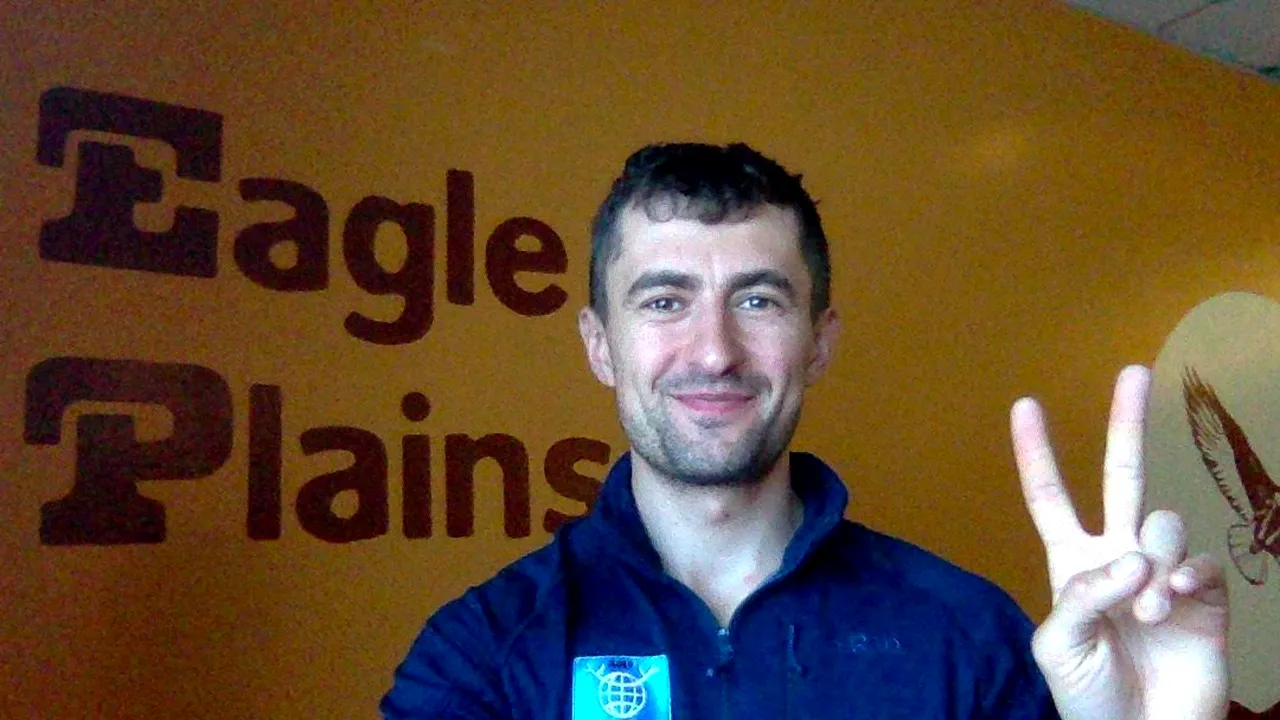 Cel mai dur ULTRAMARATON din lume, câștigat din nou de un ROMÂN. Cine este alergătorul care îi calcă pe urme lui TIBI UȘERIU