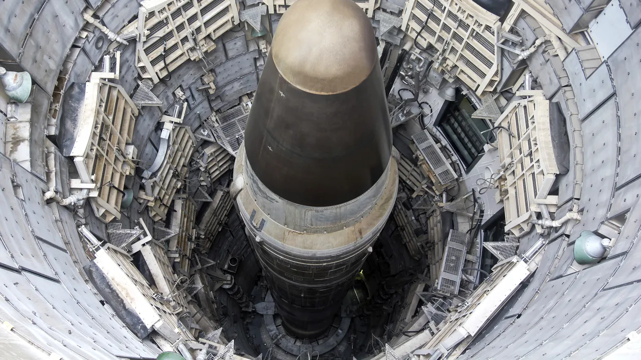 Liderul unui stat membru NATO consideră inacceptabil faptul că țării lui nu îi este permisă dezvoltarea de arme atomice