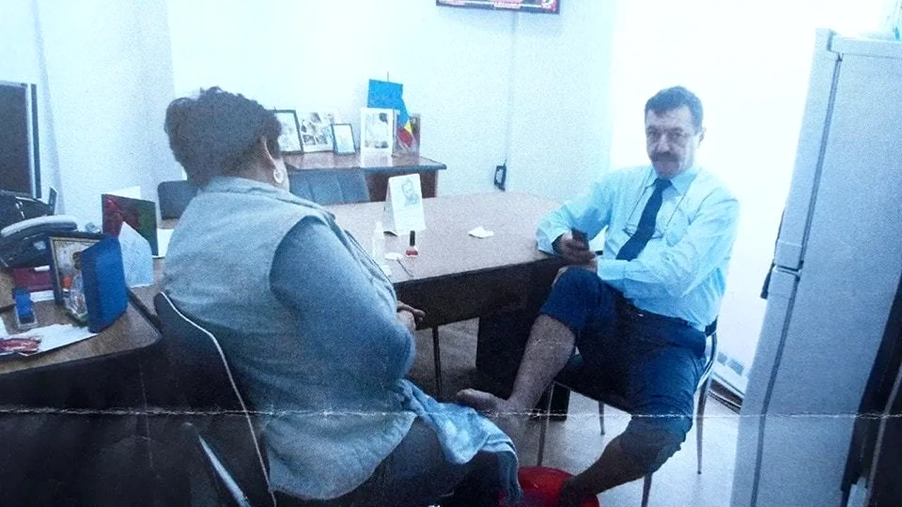 După faptă și răsplată. Directorul „PEDICHIURĂ