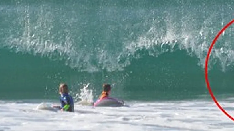FOTO: Ce a surprins o femeie la câțiva metri de fiul ei care făcea surf