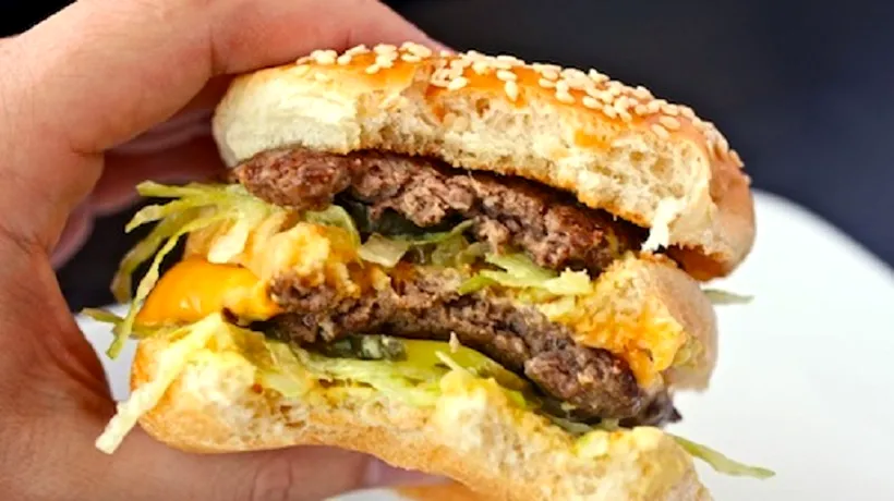 Indicatorul Big Mac. Câți hamburgeri pot cumpăra un român și un neamț din salariul mediu
