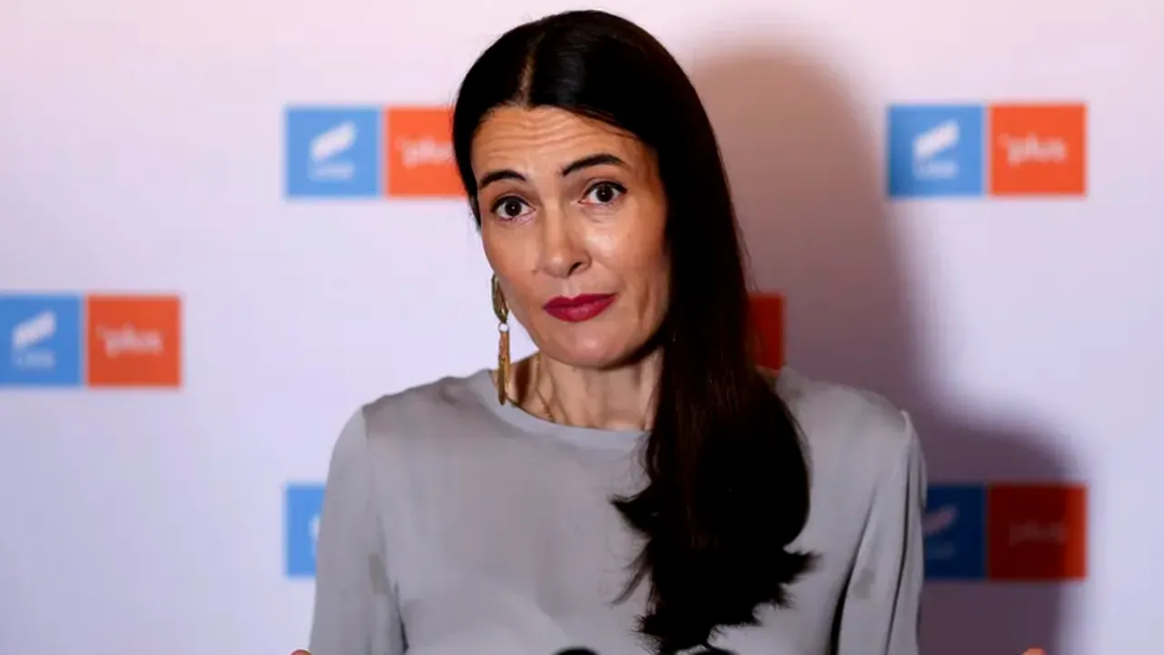 Răspunsul Jandarmeriei pentru Clotilde Armand, care acuză că JANDARMERIA distruge voturi