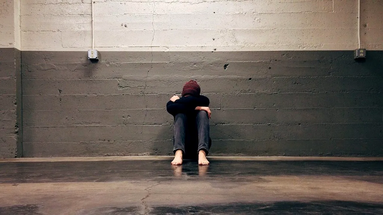 Om al străzii, umilit fără milă de un adolescent, care a filmat totul: „Nu-i așa că este un gest oribil?”