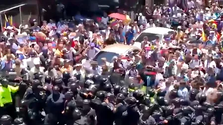 Revoltă în Venezuela: mii de oameni au cerut în stradă salarii și pensii mai mari. Poliția a intervenit cu gaze lacrimogene împotriva protestatarilor