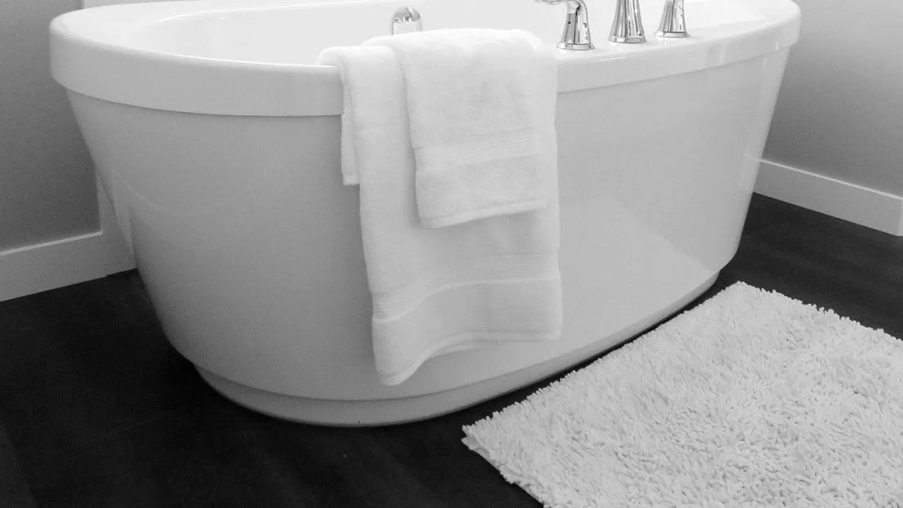 Doi soți, găsiți morți în baia locuinței lor din Dâmbovița! Ce spun polițiștii