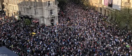Proteste uriașe în Budapesta: Zeci de mii de oameni contestă majoritatea parlamentară a partidului lui Viktor Orban. VIDEO impresionant cu protestatarii