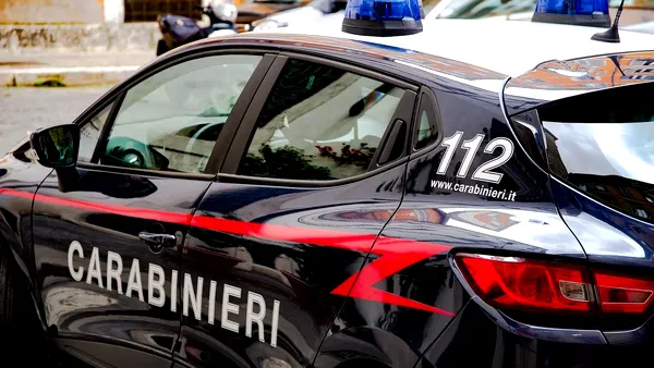 Trei frați români urmăriți internațional, arestați în Italia. Conduceau o rețea de clonare de carduri în Statele Unite