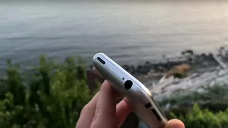 TELEFONUL fabricat în 2007 care s-a vândut acum cu 300.000 de lei. Prețul de achiziție a fost de 599 de dolari