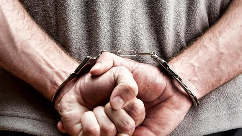 Șapte români, condamnați la peste 19 ani de închisoare în Anglia pentru fraudă