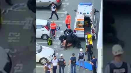 ATENȚIE, VIDEO ȘOCANT! S-a aruncat dezbrăcat de la etajul 6 și a căzut pe o mașină! A refuzat îngrijirile medicale! UPDATE: A murit!