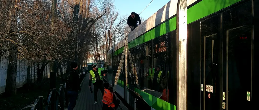 EXCLUSIV. Unul dintre noile tramvaie Astra Imperio a DERAIAT la intrarea în terminalul Ghencea. Autoritățile ar fi MUȘAMALIZAT incidentul