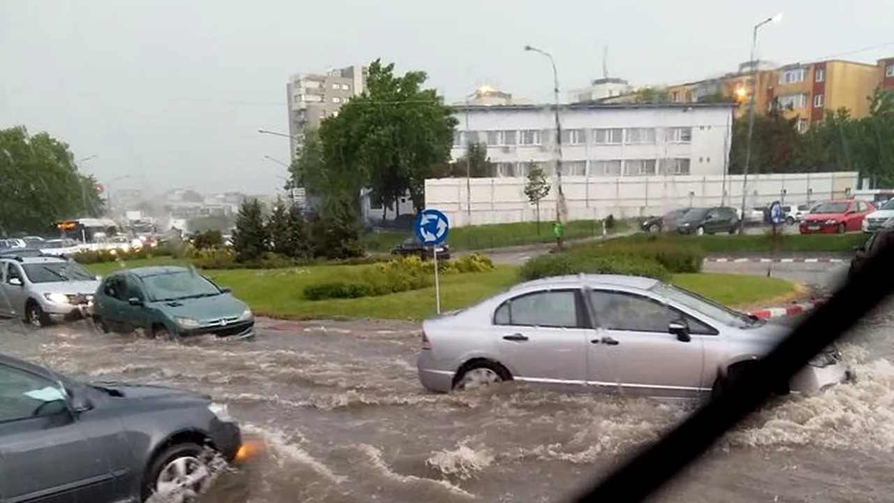 GALERIE FOTO de la potopul din Pitești: Mai multe instituții, între care Curtea de Apel, inundate