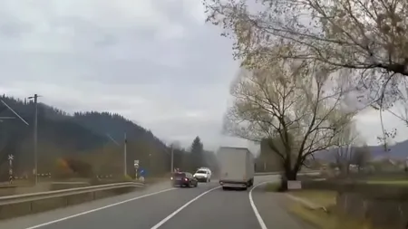 Veste proastă pentru șoferul filmat în Suceava când depășește pe linia continuă, în curbă  / „Îl omoram pe ăla, care-i problema? Am asigurare la mașină