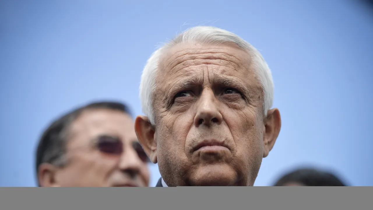 USR cere DEMISIA lui Petre Daea, pentru gestionarea precară a crizei PESTEI PORCINE