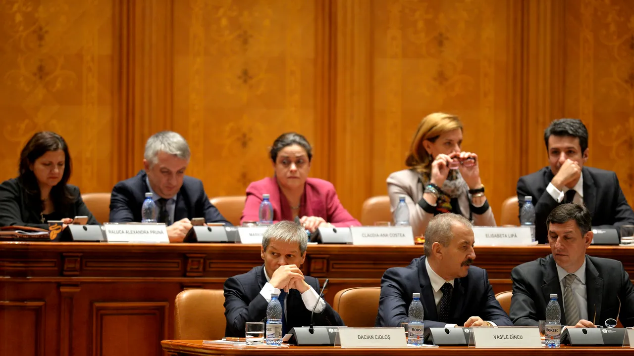 Premieră în Parlament: Guvernul nu poate da OUG pe durata vacanței