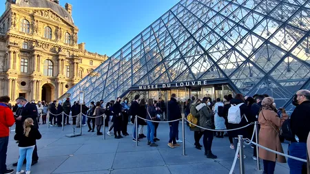 REPORTAJ | Cum respectă francezii regulile în Orașul Luminilor, când țara are peste 300.000 de cazuri pe zi: „Domnule șofer, vă rog opriți aici, pentru că este un bărbat care nu poartă mască”