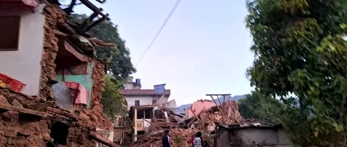 Cutremur devastator în Nepal. 128 de persoane au murit, sute sunt rănite