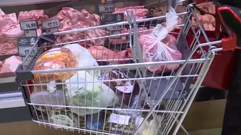 Înghesuială în supermarketuri și piețe, pentru că se fac ultimele cumpărături pentru masa pascală. Care va fi singurul mall deschis în ziua de PAȘTE