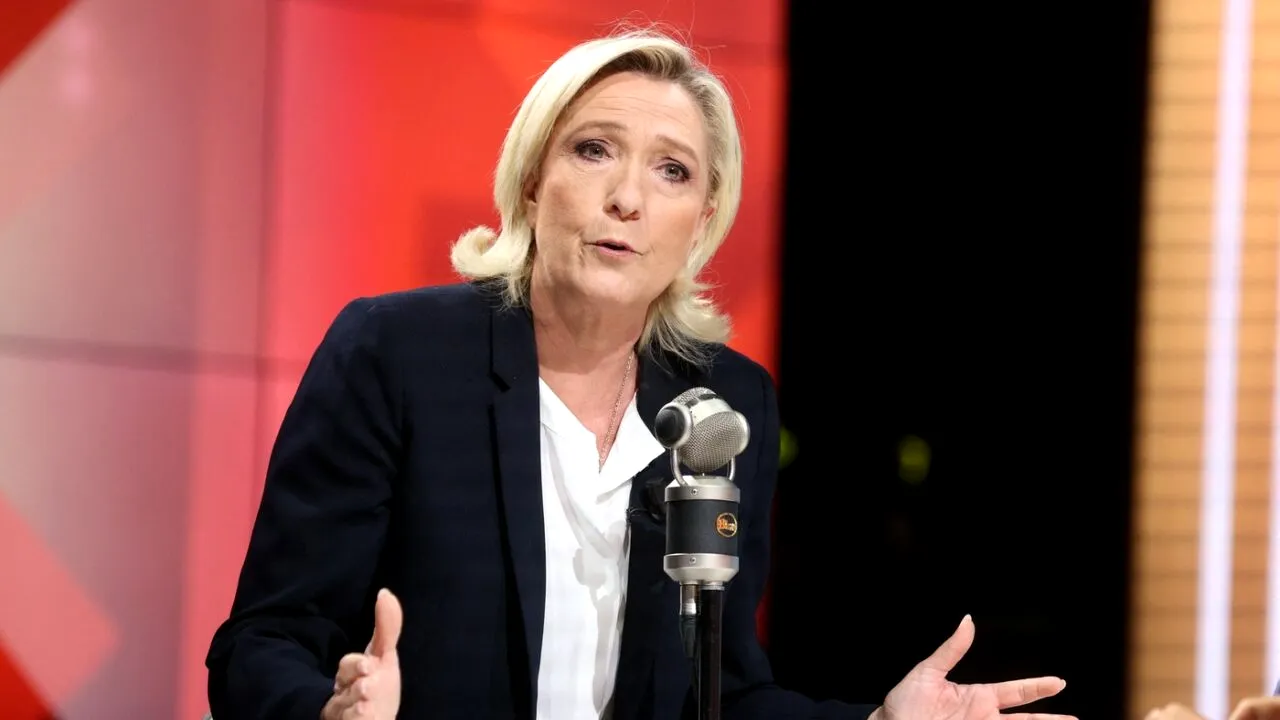Marine Le Pen îl acuză pe MACRON că nu respectă votul francezilor /„Pericolul este amenințarea la adresa puterii sale”