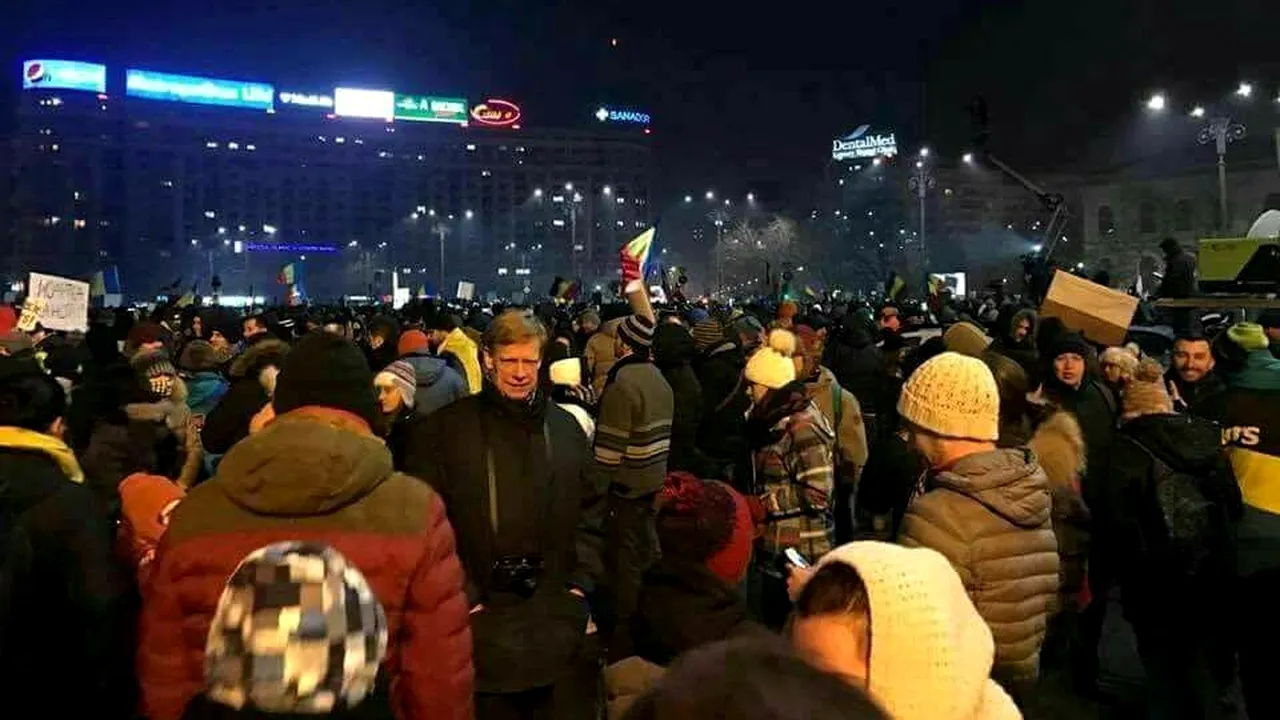 De ce a fost președintele Raiffeisen Bank România la proteste: Înainte de a fi președinte de bancă sunt tată