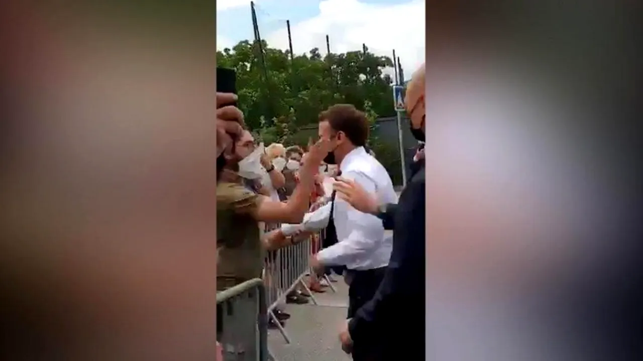 Bărbatul care l-a pălmuit pe Emmanuel Macron, simpatizant al extremei drepte. Ce pasiuni și preocupări are agresorul președintelui Franței