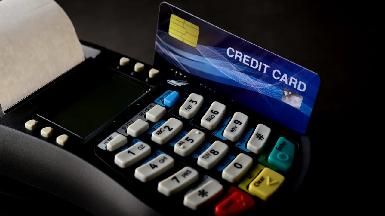 Țara europeană care a blocat total tranzacțiile online și plățile cu cardul, în această dimineață! Care a fost motivul