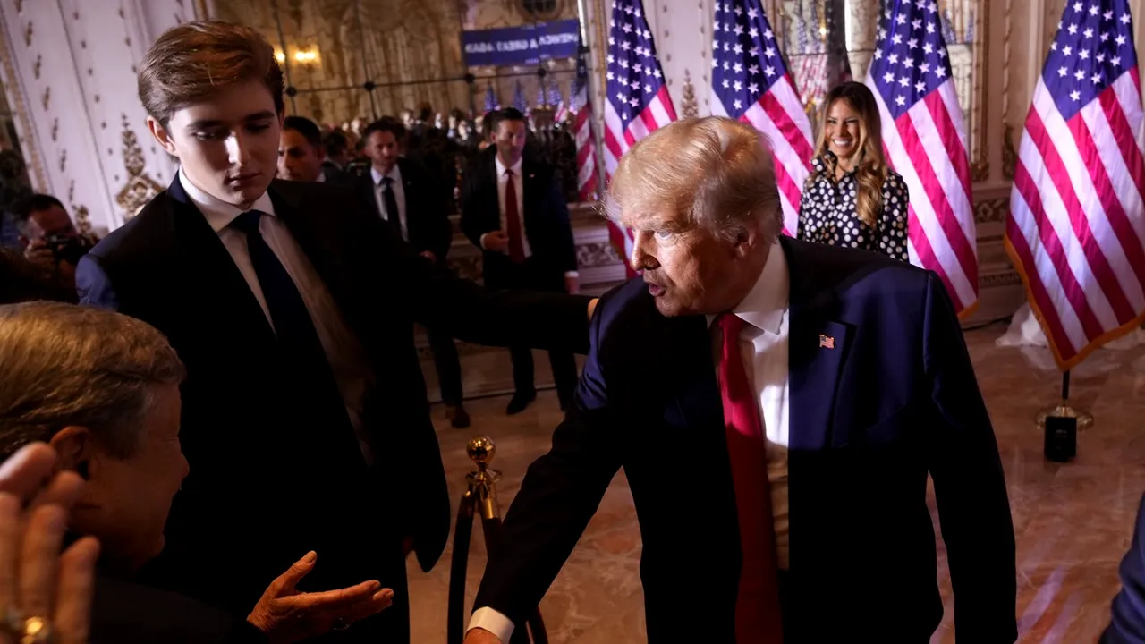 Donald Trump ar fi COMPLEXAT de diferența de înălțime dintre el și fiul său cel mic, Barron. Jurnalist american: „E gelos pe înălțimea tuturor”