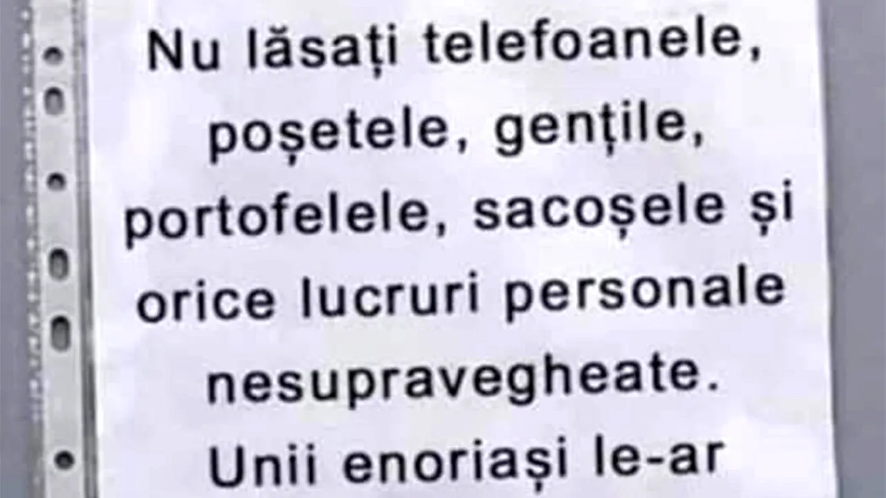 Bancul de duminică | Afiș la intrarea în biserică