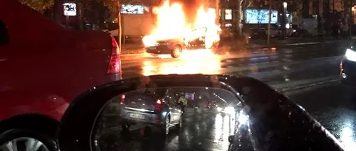 O mașină s-a făcut scrum în centrul Bucureștiului. Primele informații de la ISU