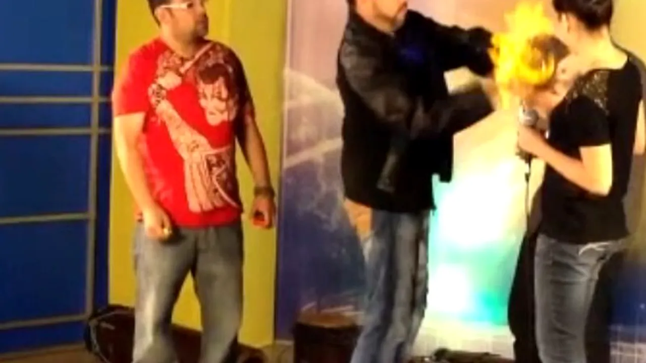 Scene de groază la o emisiune TV. Un magician a fost incendiat de prezentator. VIDEO